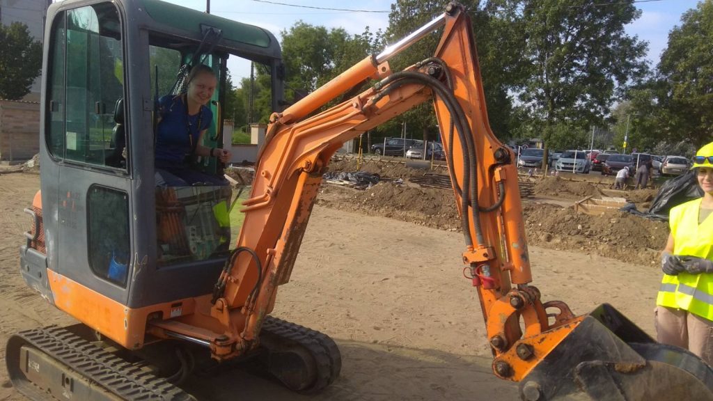 img-9789aa2d5edd4f9184cb13f5e9558613-v